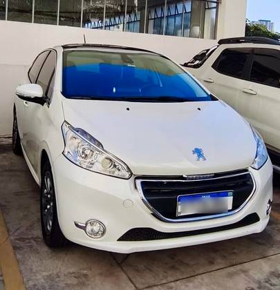 PEUGEOT 208 1.6 GRIFFE 16V FLEX 4P AUTOMÁTICO PEUGEOT 208 1.6 GRIFFE 16V FLEX 4P AUTOMÁTICO